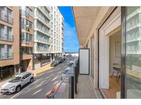 appartement contemporain bénéficiant d'une vue latérale m...