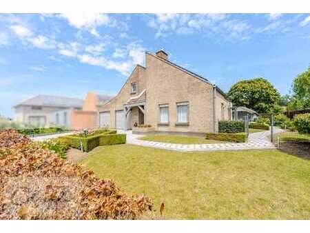 ruime landelijk gelegen villa met 4 slaapkamers en groene...
