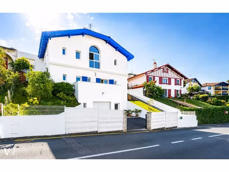 maison de luxe à vendre dans le quartier behobie socoa