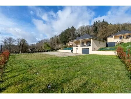 belle maison de plain-pied à altillac - calme  confort et prestations !