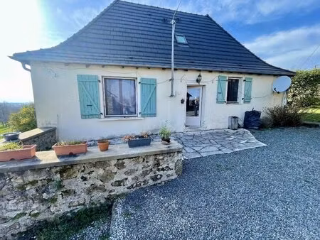 charmante maison de village avec ces 2 belles granges
