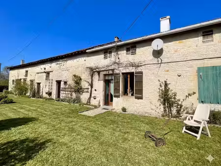 ensemble de 2 maisons habitables et une maison à rénovée