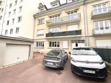 immeuble de rapport  dont 1 local pro  2 logements   3 garages