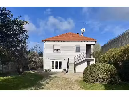 élégante maison rénovée de 5 chambres - cadre privé  à quelques pas des commodités