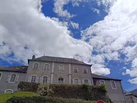 immeuble à vendre dans l'ancienne mairie de voutezac