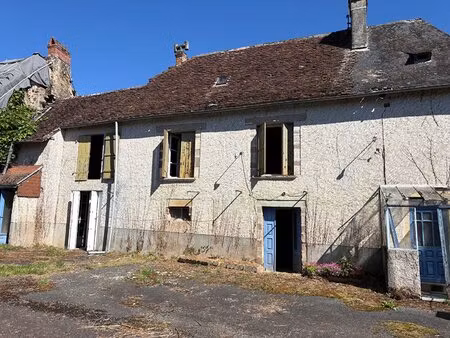 ensemble à réinventer ? maison  dépendances et fort potentiel de rénovation