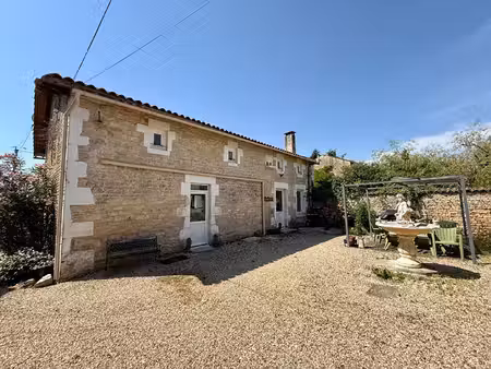 propriété de village traditionnelle d'un excellent rapport qualité-prix avec gîtes et...