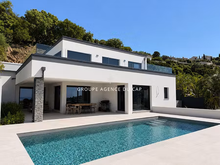villa de luxe à vendre dans le quartier les issambres
