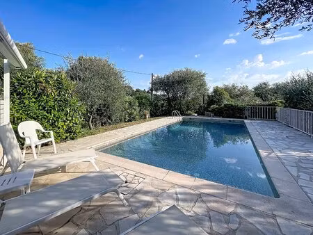 grasse saint-françois  maison grasse 5 pièces140 m2  1510 m2 de terrain avec piscine