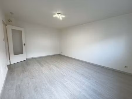 t1 dans résidence sécurisée