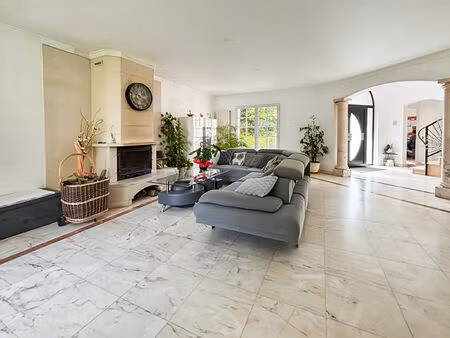 maison 6 pièces avec piscine bièvres dpe c