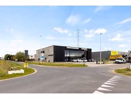 polyvalent bedrijfsgebouw op strategische locatie te koop
