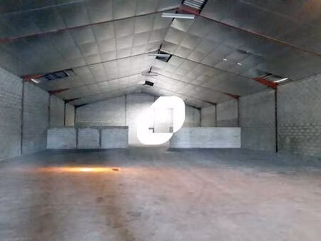 vente local d'activités 1 080 m²