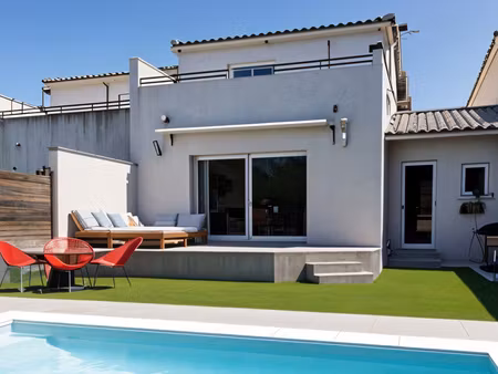 aimargues  maison 3 chambres dont 1 suite parentale au rdc   garage  jardin et piscine dan
