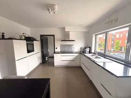 meublé / duplex 3 ch. + terrasse + parking + cave