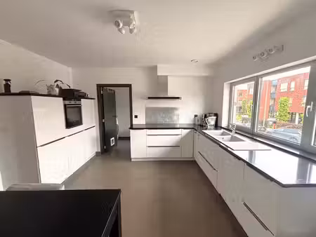 meublé / duplex 3 ch. + terrasse + parking + cave