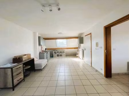 joli studio de +/- 50m2. peb c. superbe situation.