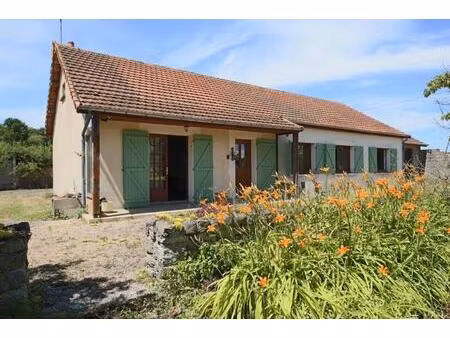 maison de plain-pied avec dépendances sur 1 283 m² de terrain