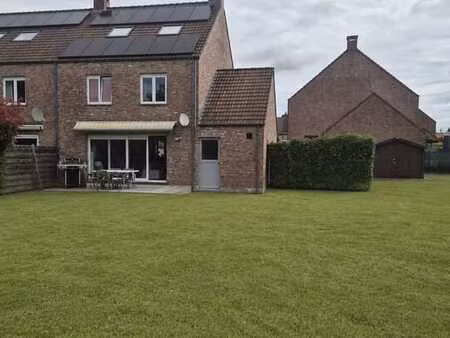 maison familiale 4 chambres avec jardin en lisière de bois