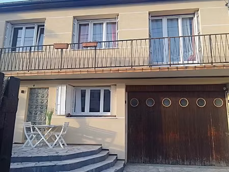 grande maison d'habitation en pleine propriete dans secteur pavillonnaire proche de toutes