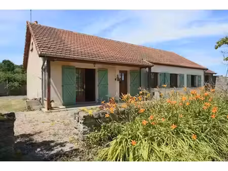 maison de plain-pied avec dépendances sur 1 283 m² de terrain