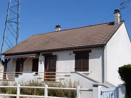 mehun sur yèvre : maison non mitoyenne t.4 - 3 chambres .