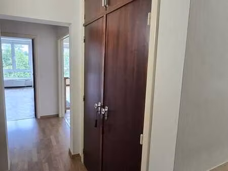 appartement deux chambres avec garage fermé en option