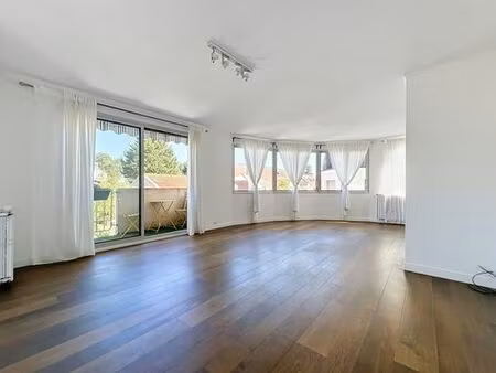 appartement de prestige de 100 m2 en location garches  île-de-france