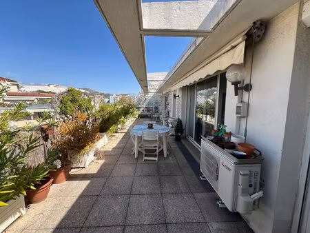 appartement t4/5 de 120m2 + terrasse de 40m2 + box + cave