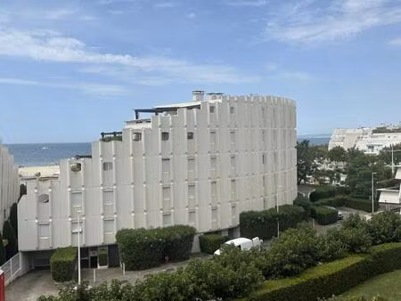 la grande motte : au couchant : beau t3 avec grande terrasse  cellier  quartier prisé à pi
