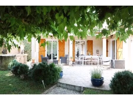 villa sur un grand jardin avec double garage
