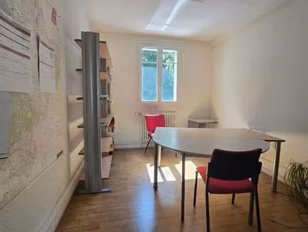 location bureau poitiers 272 m²