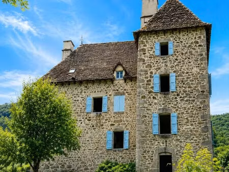 ancien château du xve siècle à réinventer – un projet d’exception au cœur du cantal
