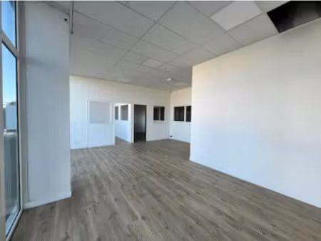 vente bureau chasseneuil du poitou 904 m²