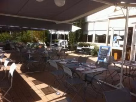 vente commerce chasseneuil du poitou 904 m²