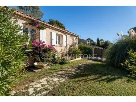 villa individuelle de plain-pied à bois fleuri