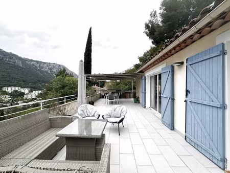 villa récente avec double garage