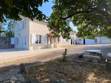 maison de village avec gite et piscine !