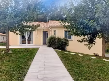 maison au calme dans un secteur recherché très proche des commodités.