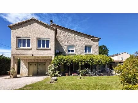 maison familiale dans charmant village de pernes-les-fontaines