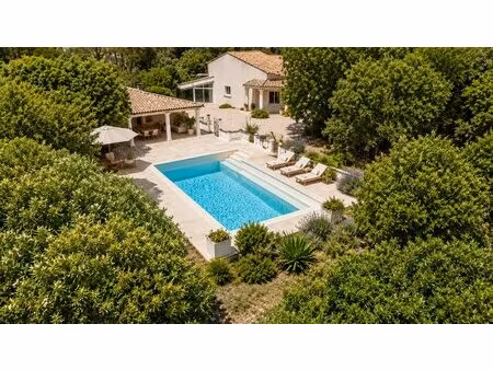 sous offre - propriété familiale d'exception avec piscine   300 m² habitables sur 4000 m².