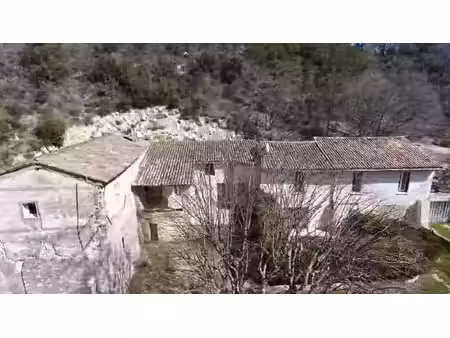 entrechaux l'authenticité d'un mas provençal aux volumes hors normes