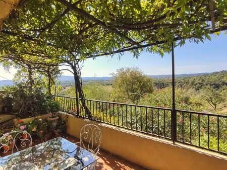 mas en pierre avec appartement  terrasses & vue dégagée
