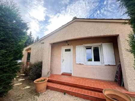 maison plain pied d'environ 100m2  4 chambres avec jardin et piscine
