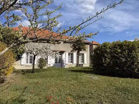 maison de caractère au coeur d'un village