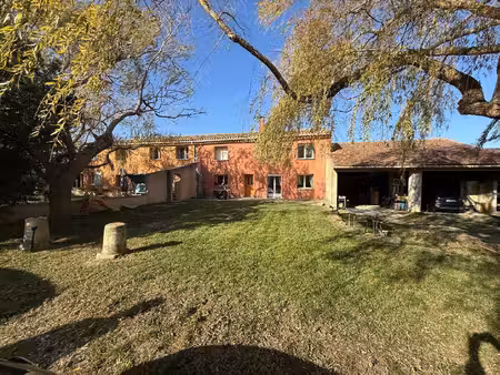 propriété en pleine nature  avec 10 hectares  piscine et dépendances.