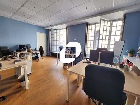 location bureaux 74 m²