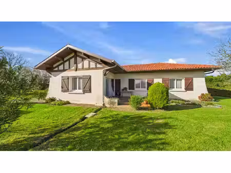 maison de plain pied dans le village d'orx  à 15 minutes des plages landaises