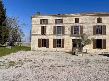 maison de maître de 465 m² hab avec 14000 m² du terrain