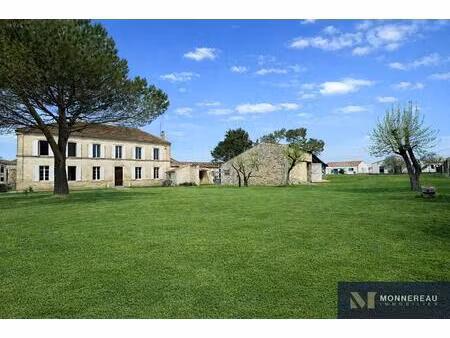 maison en pierre proche de l'ocean